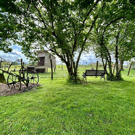 Mobilhome Sous Chalet En Bois A La Ferme Josnes Exterior foto