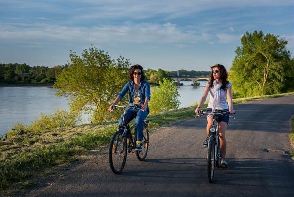 Mobilhome Sous Chalet En Bois A La Ferme Josnes Exterior foto