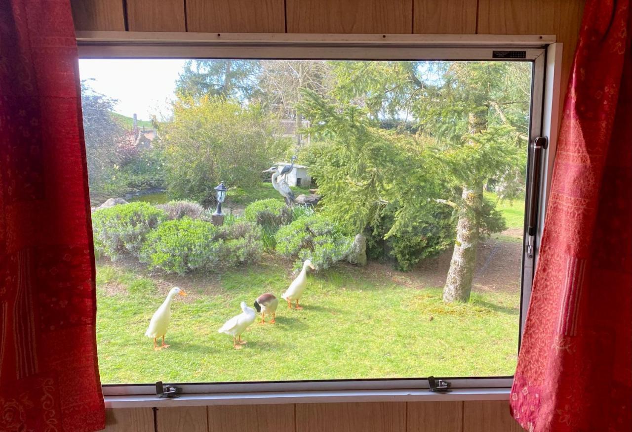 Mobilhome Sous Chalet En Bois A La Ferme Josnes Exterior foto
