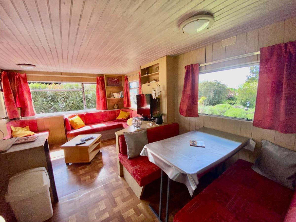 Mobilhome Sous Chalet En Bois A La Ferme Josnes Exterior foto