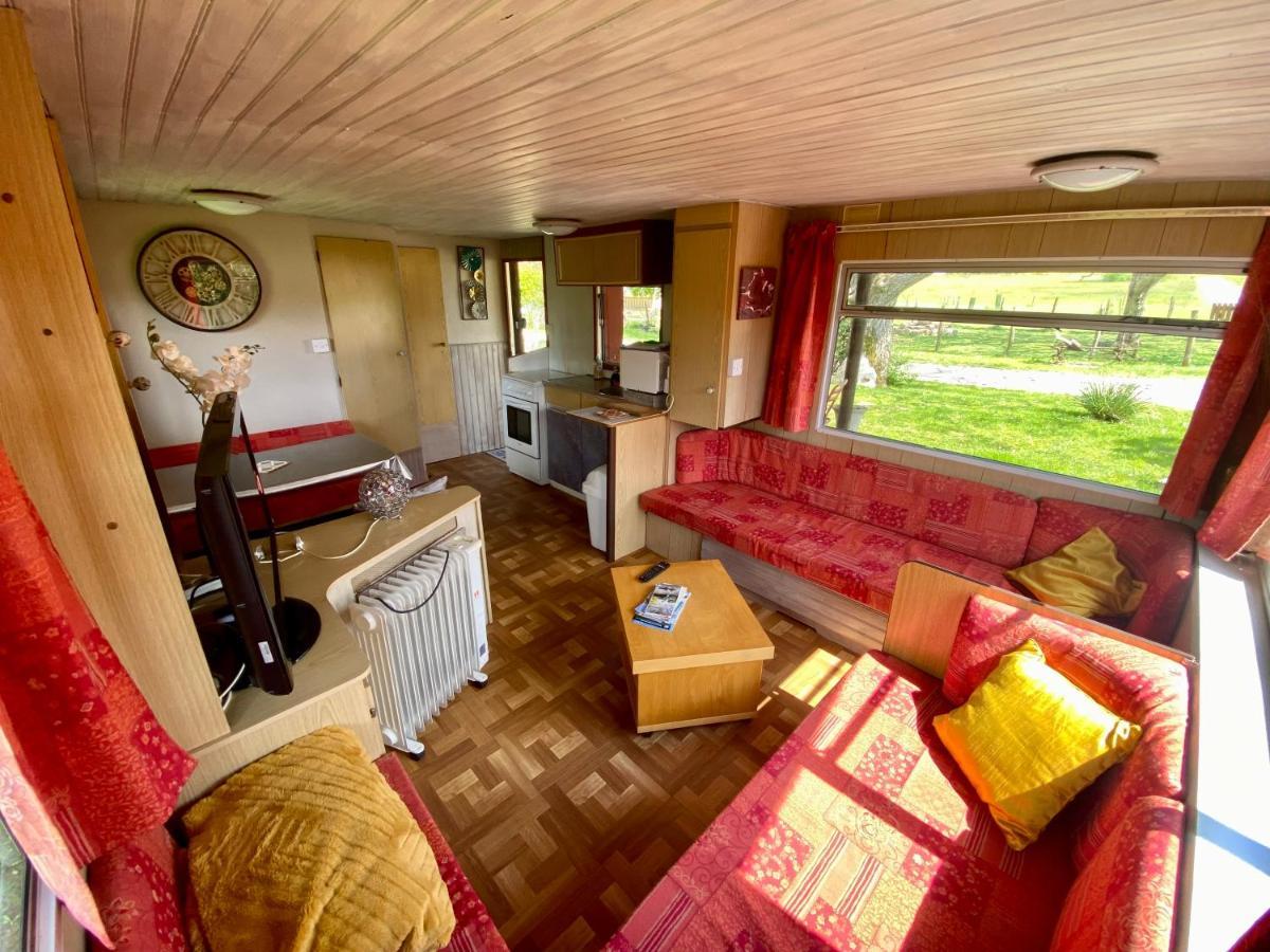 Mobilhome Sous Chalet En Bois A La Ferme Josnes Exterior foto