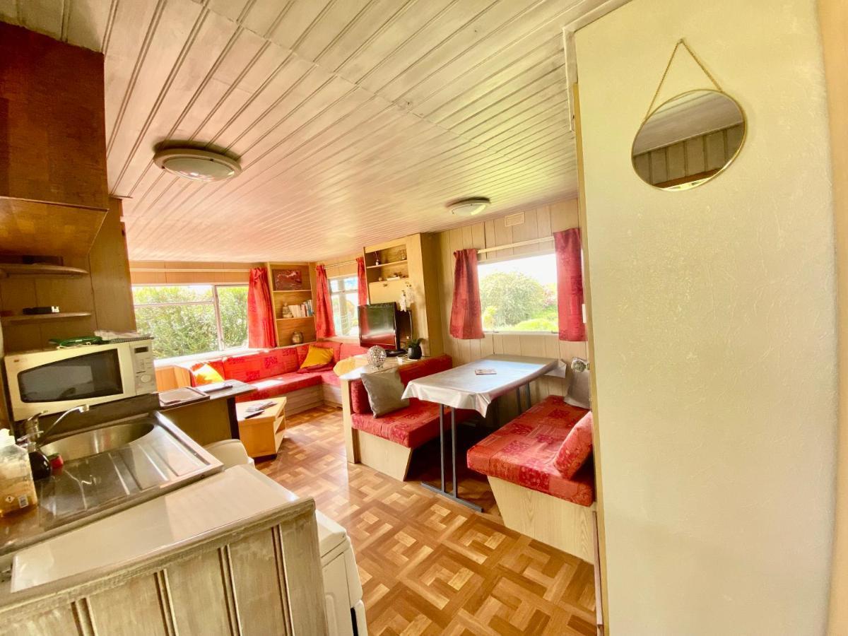 Mobilhome Sous Chalet En Bois A La Ferme Josnes Exterior foto