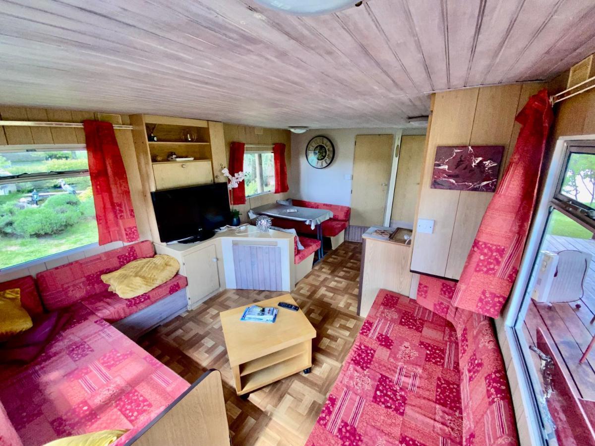 Mobilhome Sous Chalet En Bois A La Ferme Josnes Exterior foto