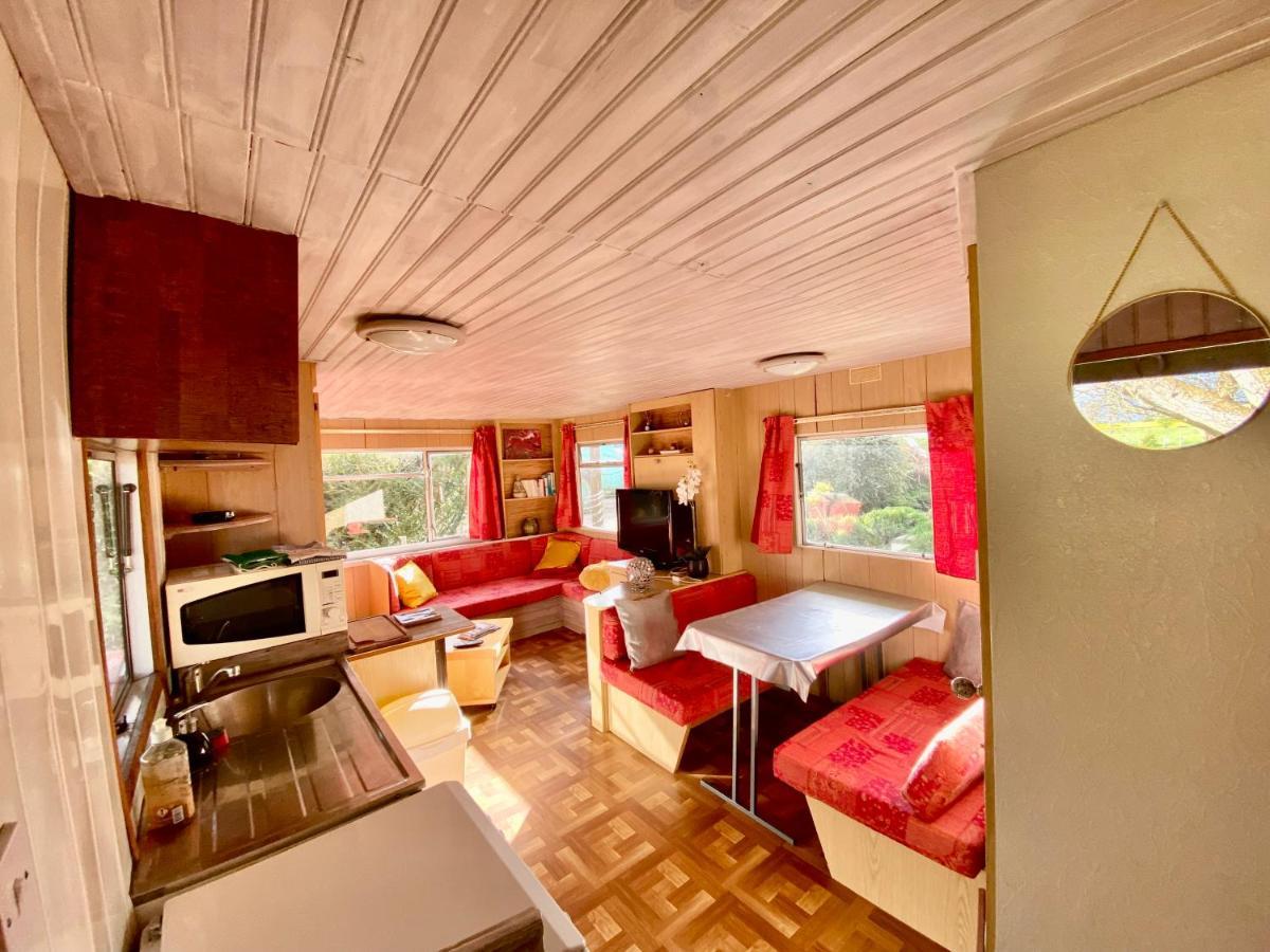 Mobilhome Sous Chalet En Bois A La Ferme Josnes Exterior foto