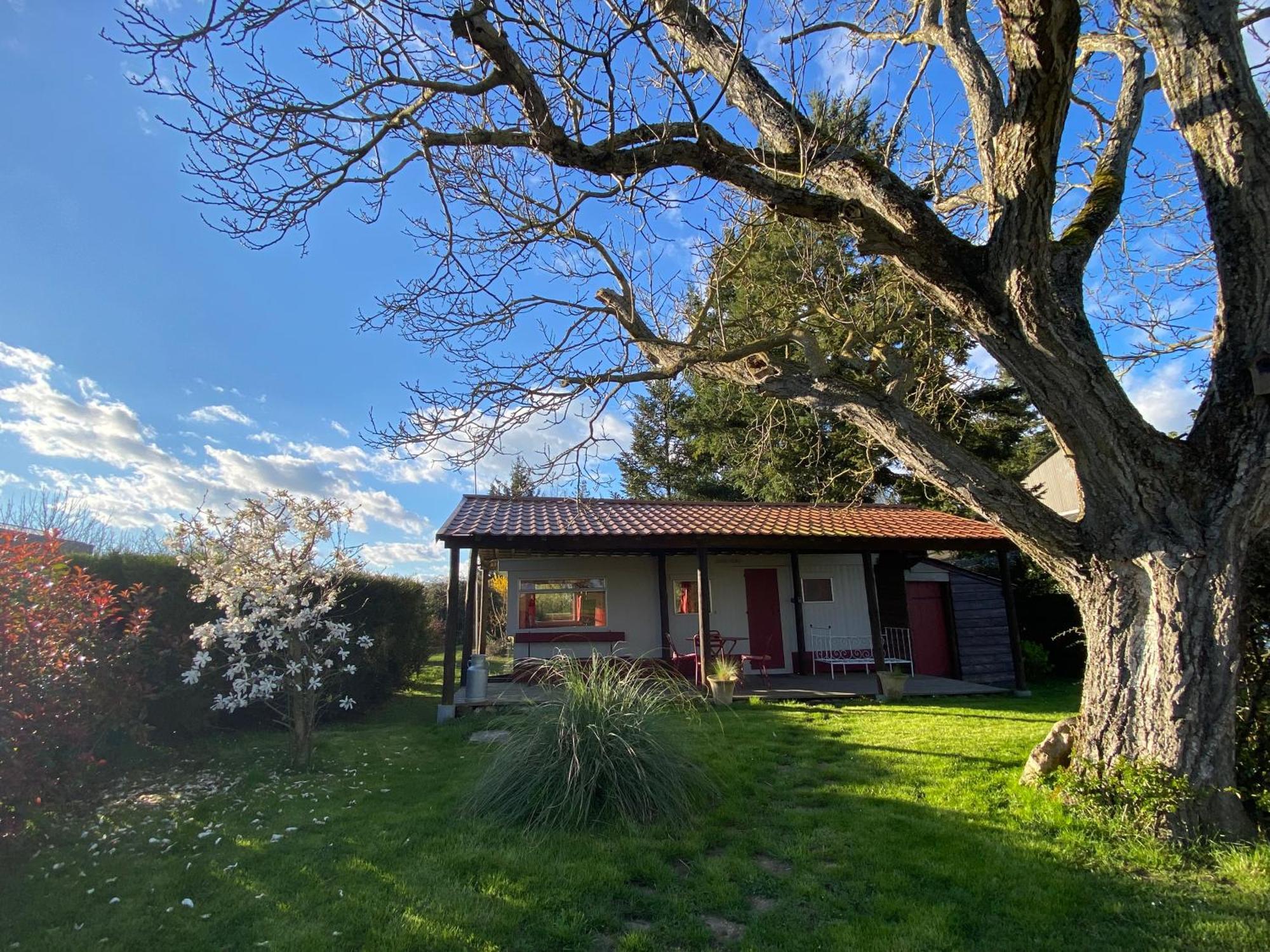 Mobilhome Sous Chalet En Bois A La Ferme Josnes Exterior foto